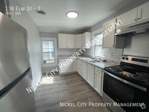 Building Photo - 138 Elm St