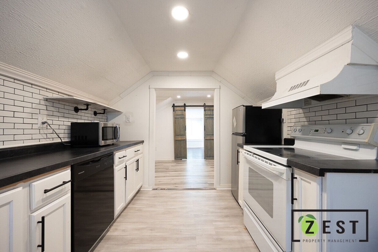 Foto principal - 20830 Westview Ave
