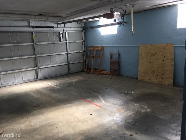 Building Photo - 2 br, 1 bath Apartment - 408 Eaton Ave