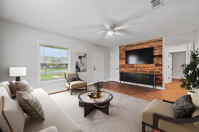 Building Photo - 717 N Derby Ave