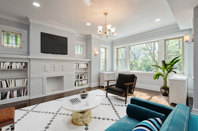 Foto del edificio - 6935 N HAMILTON Ave