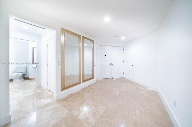 Foto del edificio - 3330 NE 190th St