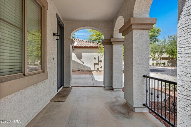 Building Photo - 1696 S Falcon Dr