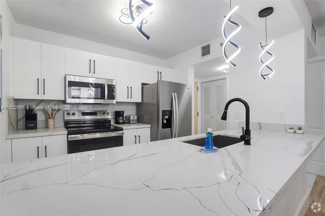 Building Photo - 1200 Brickell Bay Dr