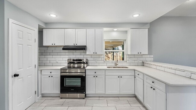 Foto del edificio - 474 Ridge Haven St