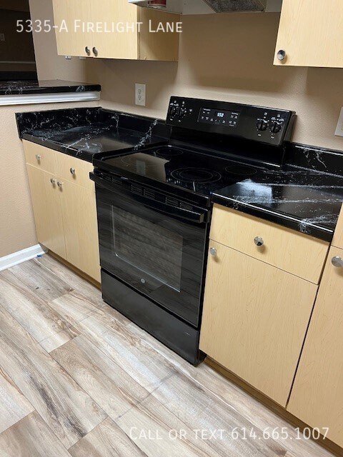 Foto del edificio - 5335 Firelight Ln