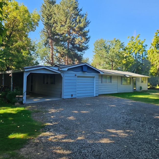 Building Photo - 3007 N Shamrock Ave