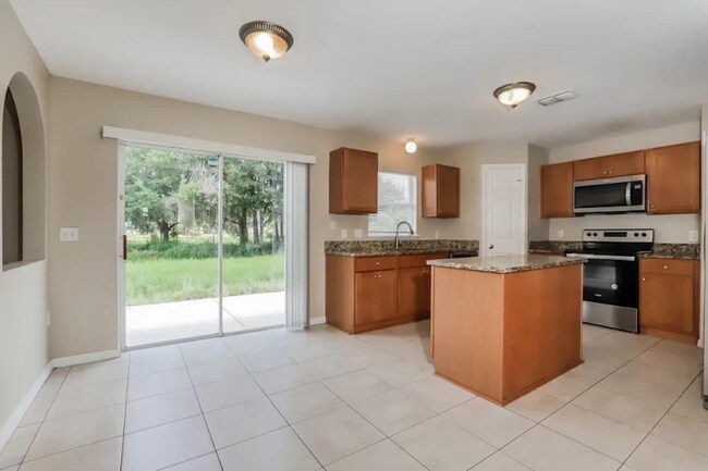 Foto del edificio - 692 Sunway Ln