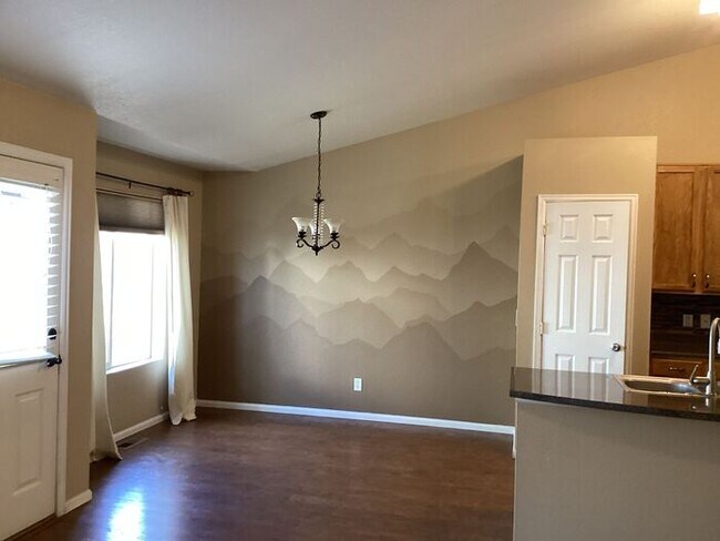 Foto del edificio - 3 bedroom, 2 Bath Ranch Home with 2 Car At...