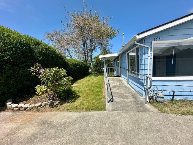 Foto del edificio - Fresh & Spacious 4 Bed / 2 Bath Home on Oversized Lot – McKinleyville - $2650
