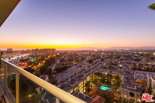 Building Photo - 13700 Marina Pointe Dr