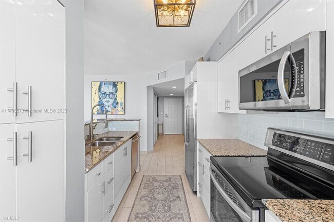 Foto del edificio - 2 br, 2 bath Condo - 1155 Brickell Bay Dr ...