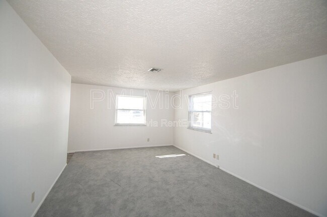 Foto del edificio - 8636 E Edgewood Ave