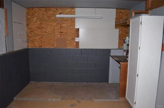 Building Photo - 8245 Elaine Cir
