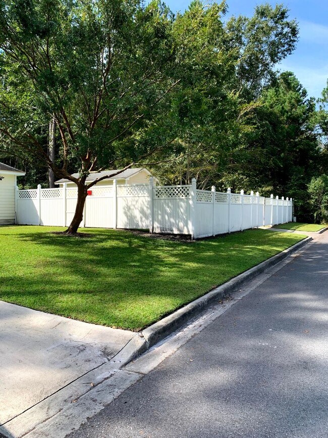 Building Photo - Beautiful 4-Bedroom Valdosta Home with Sun...