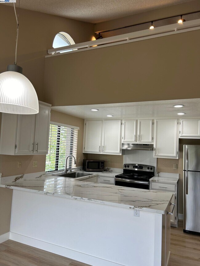 Building Photo - 1018 Walnut Ave