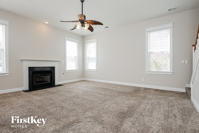 Building Photo - 228 Silverwood Ln