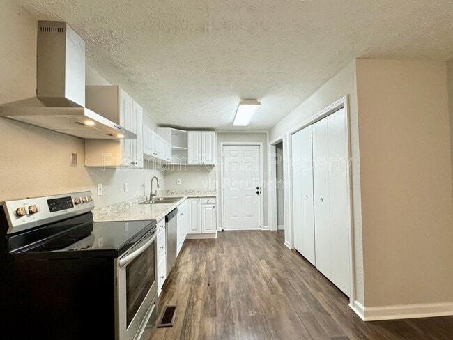 Foto del edificio - 3835 Mason Dr NW