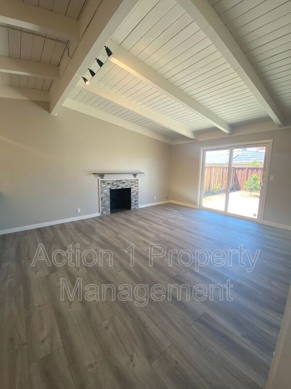 Building Photo - 43333 Continental Dr