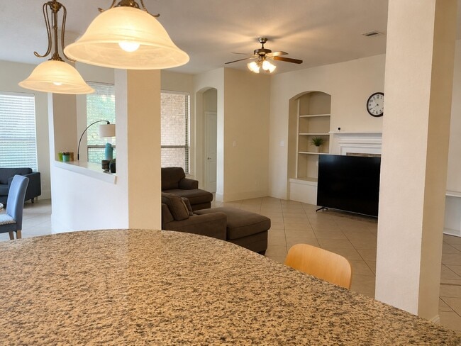 Building Photo - 515 Newington Ln
