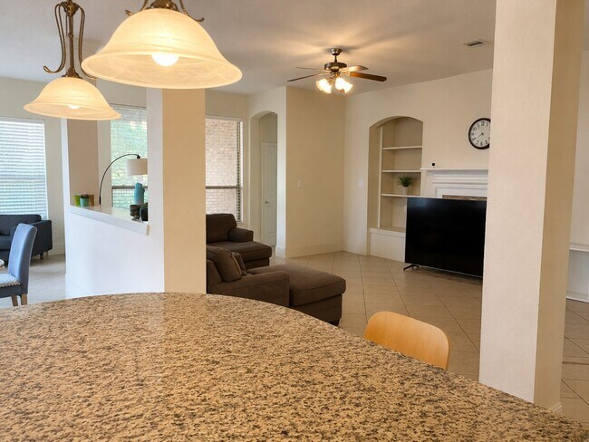 Foto del edificio - 515 Newington Ln