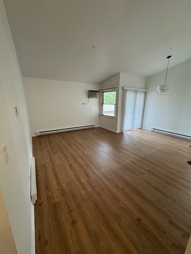 Building Photo - 1347 Cunat Ct