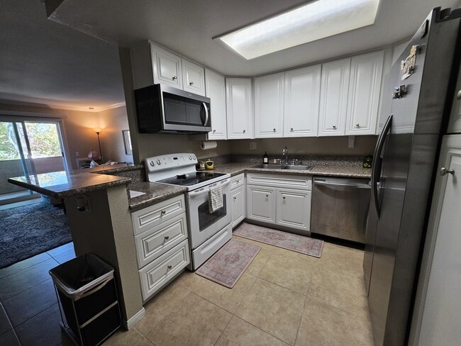 Building Photo - 204 Woodland Pkwy