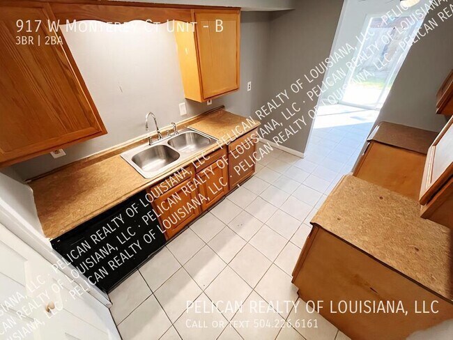 Foto del edificio - 917 Monterey Ct S