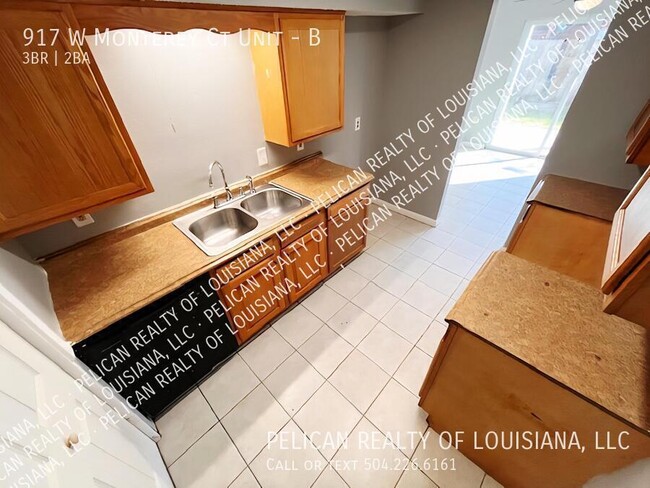 Building Photo - 917 Monterey Ct S