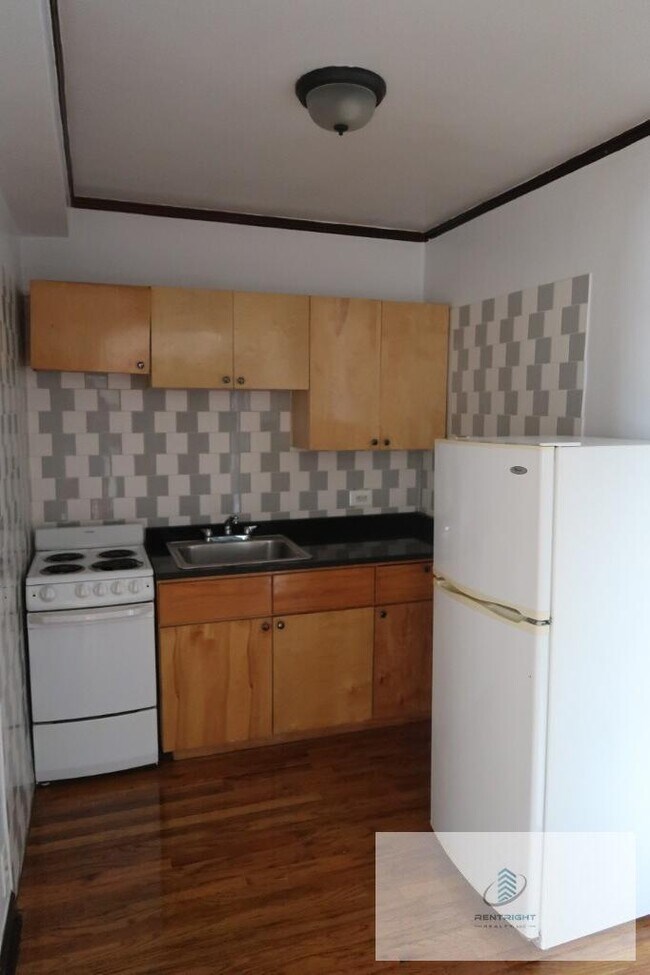 Foto del edificio - 846 W Montrose Ave