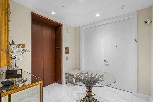 Foto del edificio - 210 SE Mizner Blvd