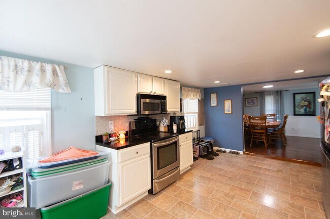 Foto del edificio - 113 Maple Ave