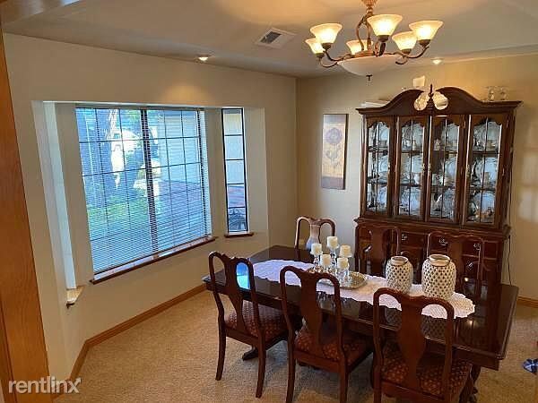 Foto del edificio - 4 br, 2.5 bath House - 521 E Redwood St