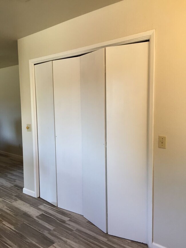 Foto del edificio - 407/409E. Alexander