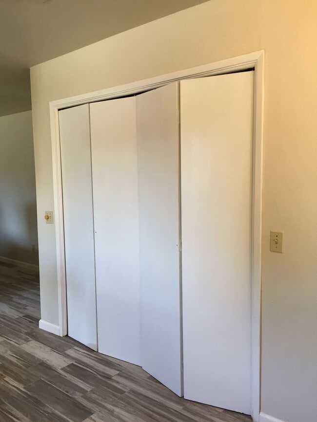 Photo - 407/409E. Alexander Apartment