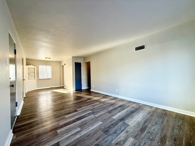 Building Photo - 5948 Nagel Ave