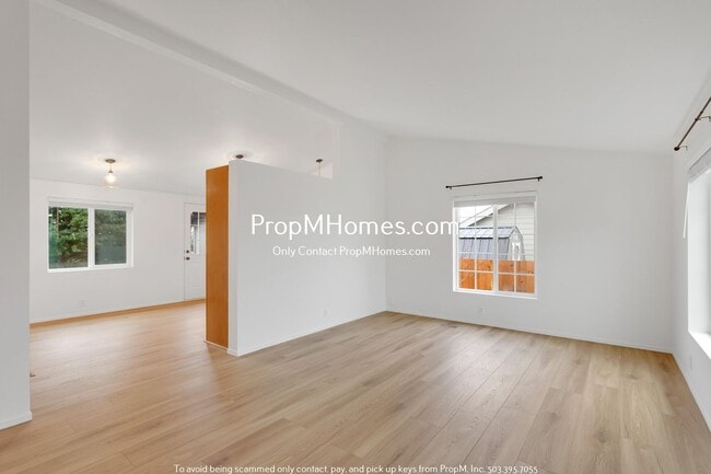 Building Photo - Beautiful Living in Scenic Estacada!