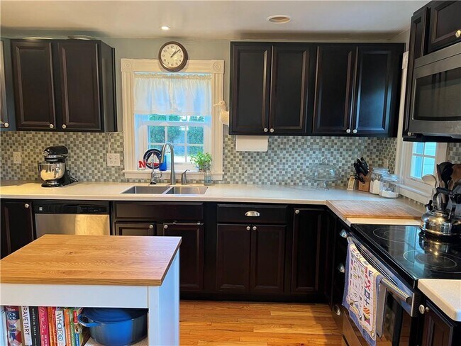 Building Photo - 7 King Rd