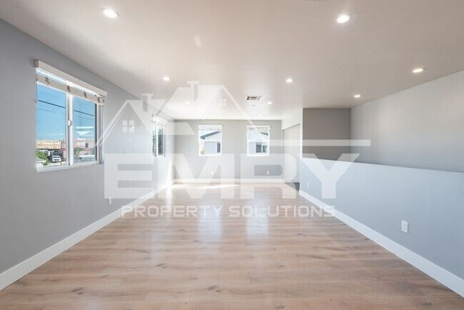 Building Photo - Spacious Modern 4-Bedroom Home for Lease in Bell Gardens