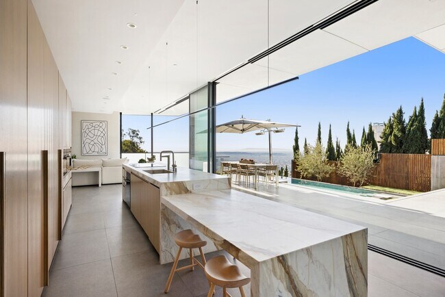 Foto del edificio - 1807 Blue Heights Dr