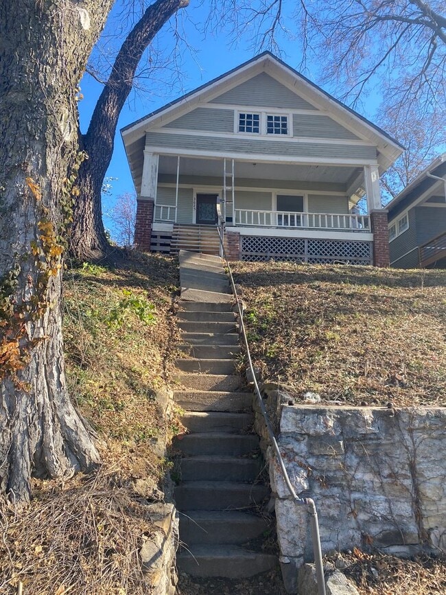 Building Photo - 3625 State Line Rd