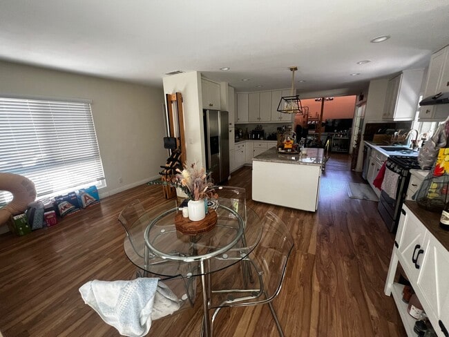 Building Photo - 23328 Alamos Ln