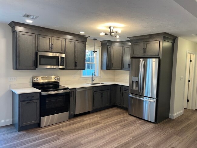 Building Photo - 2 Hummingbird Path