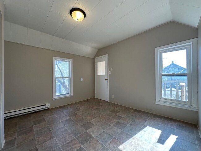 Foto del edificio - Spacious 4 Bedroom 2 Bathroom Home in St.Paul!