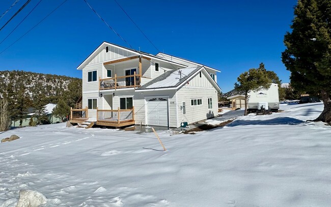 Building Photo - 1215 Valley View Dr