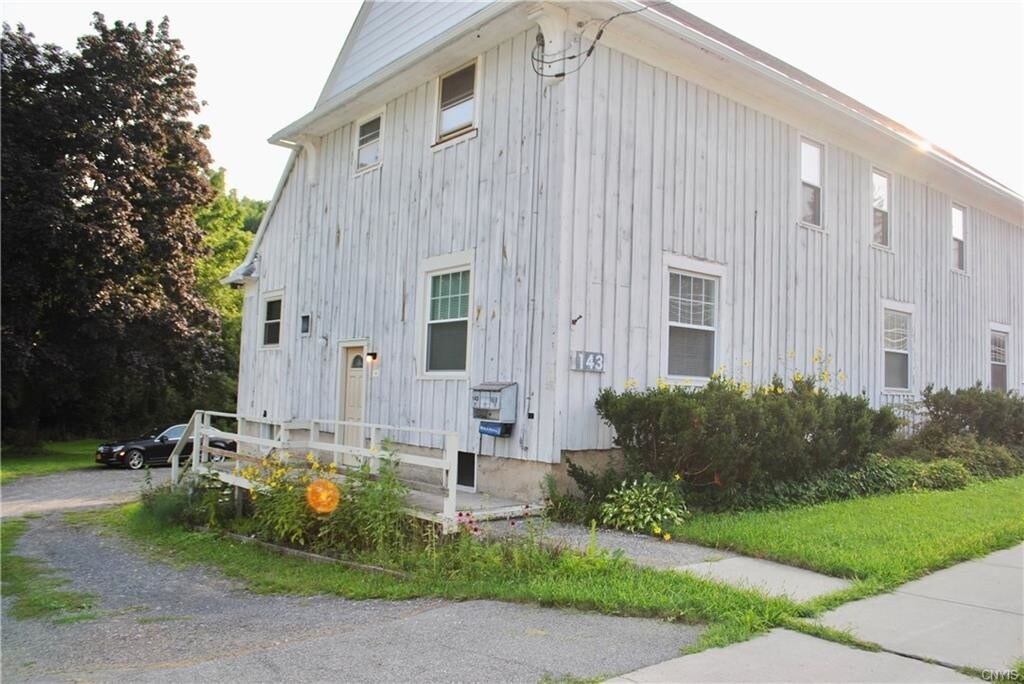 145 W Genesee St, Chittenango, NY 13037 Apartment for Rent in