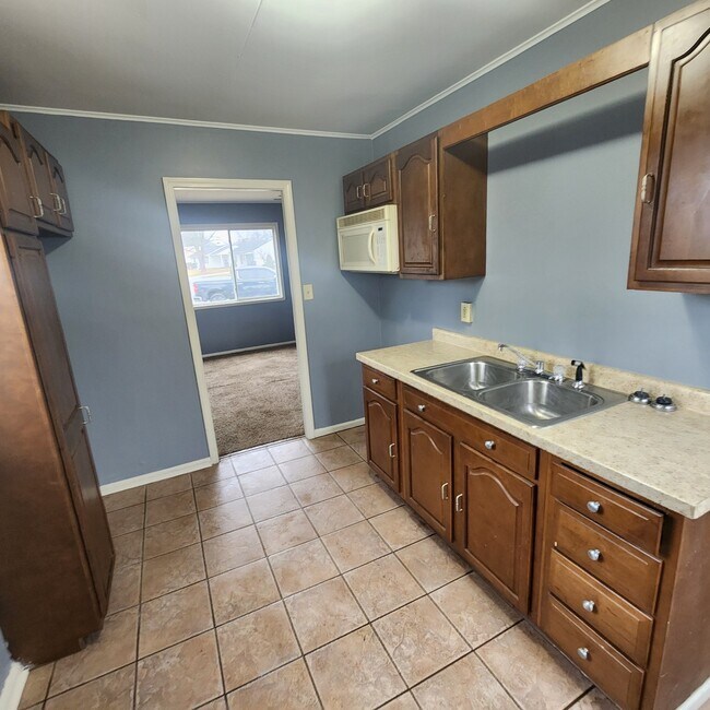 Building Photo - 210 Lindenwood Dr