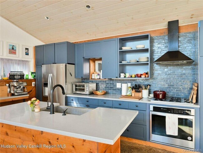 Foto del edificio - 36 Summers Ln