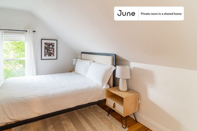 Building Photo - Room in Shared 6 bed/2 bath home in Somerville