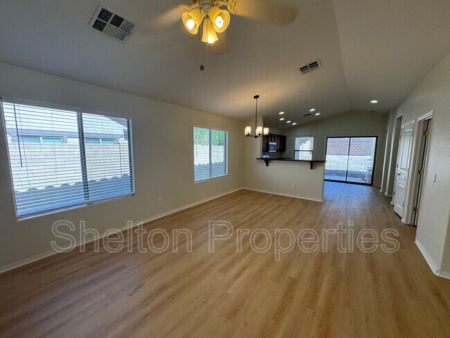 Foto del edificio - 12746 W Desert Mirage Dr